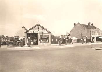 hadlows-garage-00890-350